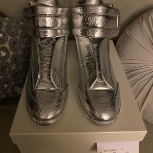 Brand new never worn size euro44.